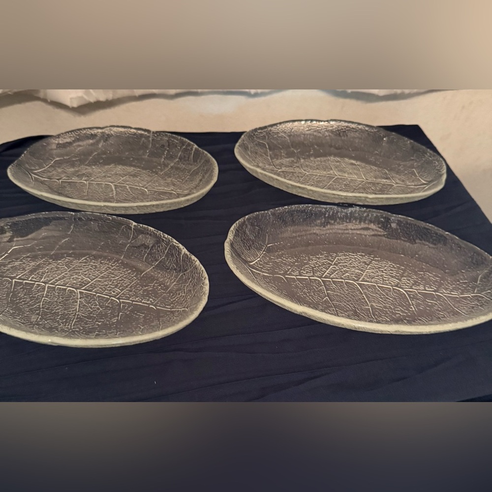 4 Arcoroc Aspen Leaf oval serving plates/dishes. 8.25” x 5”
France